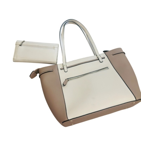 Guess Original Floral Cream Tote and Wallet Vegan Leather Unique Find - Picture 11 of 15